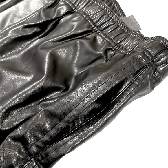 *NEW* H&M Relaxed-fit Faux Leather Shorts - Picture 7 of 10